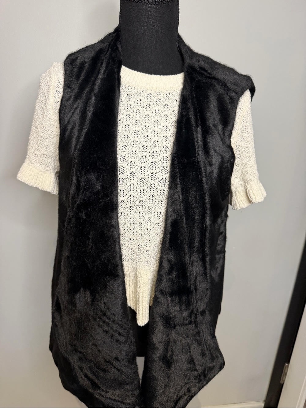 NWT Daniel Rainn Jiji Luxury Layering Black Faux Fur Vest - Size Large